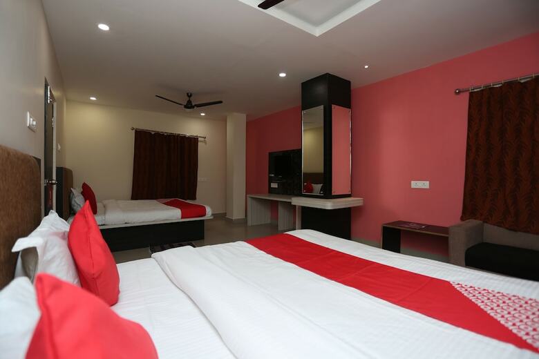 Oyo 27016 Hotel Sai Siddhi