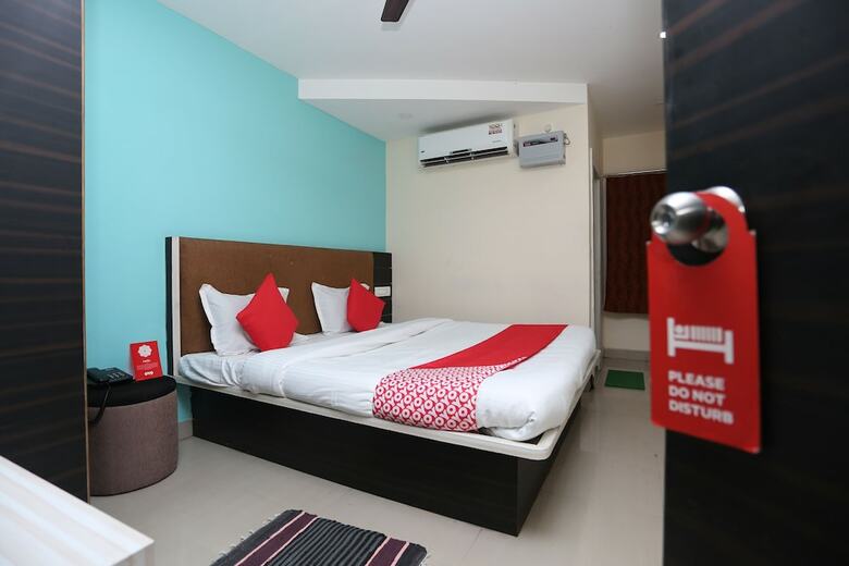Oyo 27016 Hotel Sai Siddhi