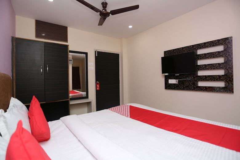 Oyo 27016 Hotel Sai Siddhi