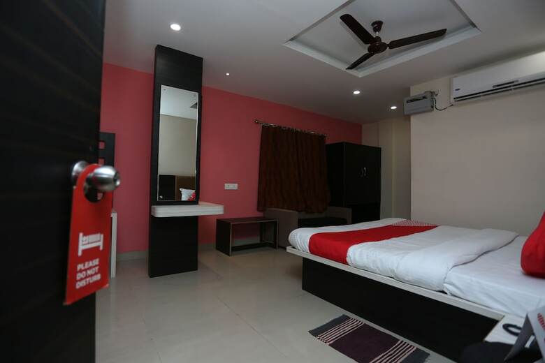 Oyo 27016 Hotel Sai Siddhi