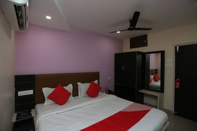 Oyo 27016 Hotel Sai Siddhi