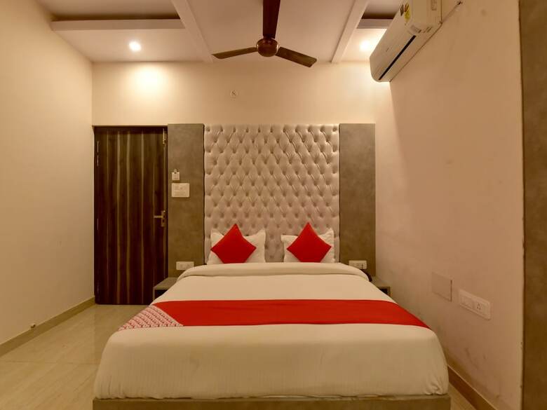 Oyo 23085 Baba Hotel