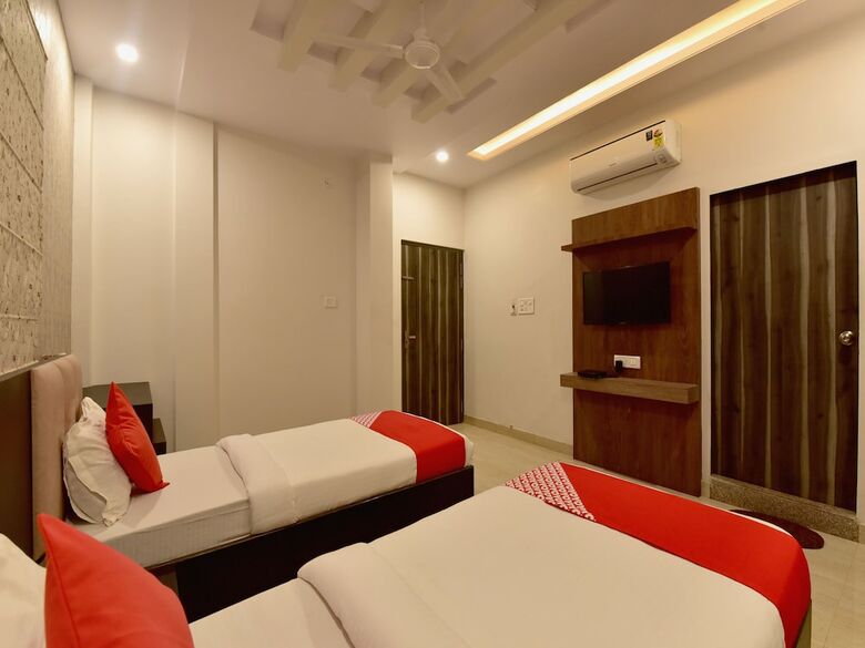 Oyo 23085 Baba Hotel