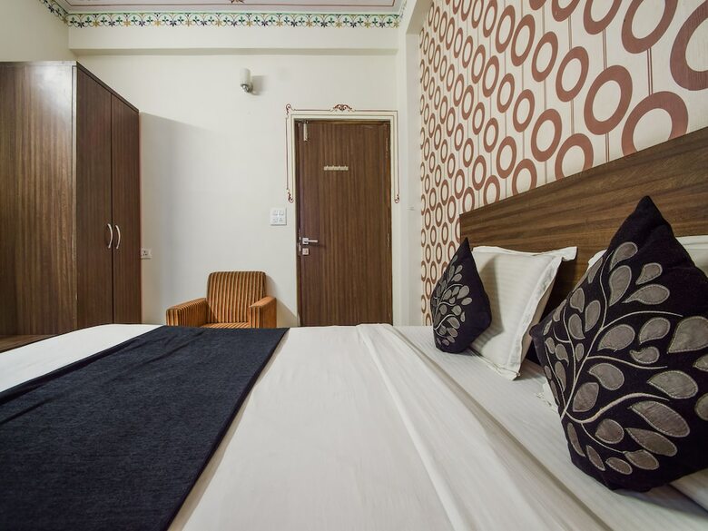 Oyo 5715 Hotel King Mansion