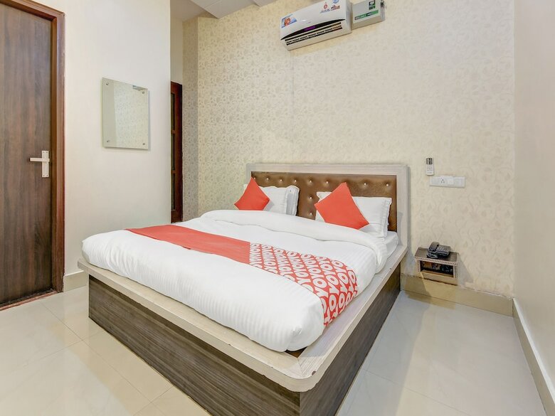 Oyo 28040 Hotel Cg Inn