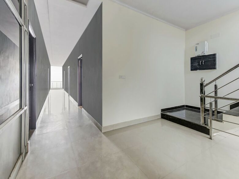 Oyo 28040 Hotel Cg Inn