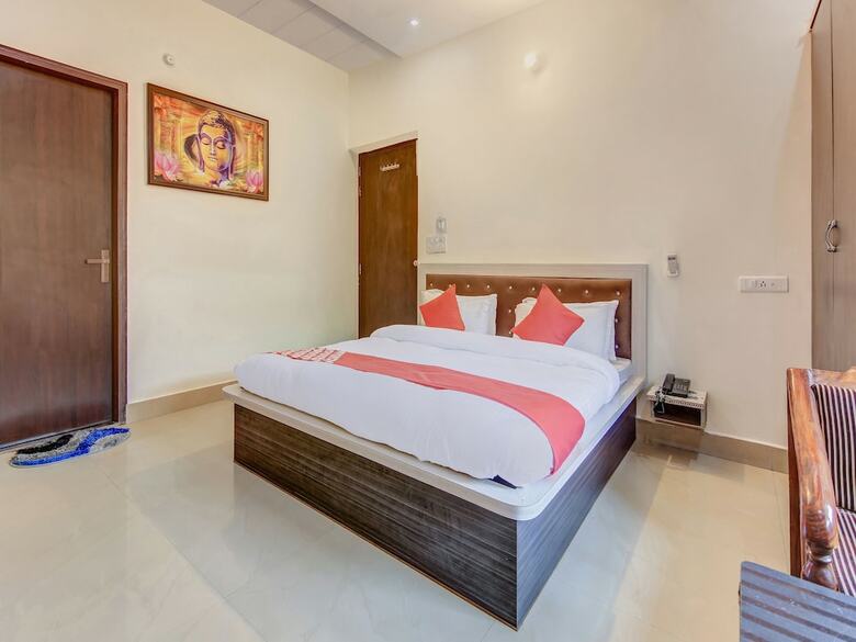 Oyo 28040 Hotel Cg Inn