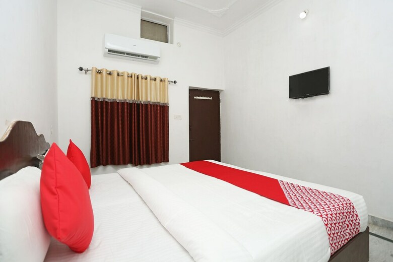 Oyo 25043 Hotel Karma