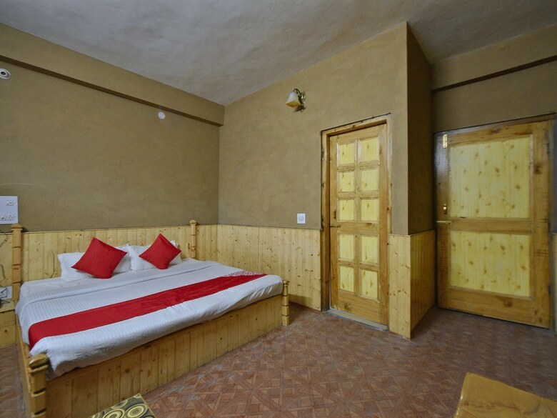 Oyo 27987 Hotel Veer