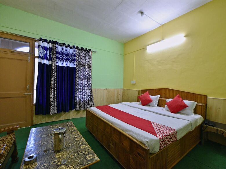 Oyo 27987 Hotel Veer
