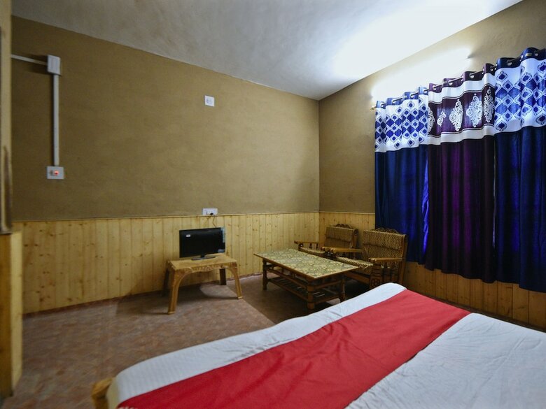 Oyo 27987 Hotel Veer