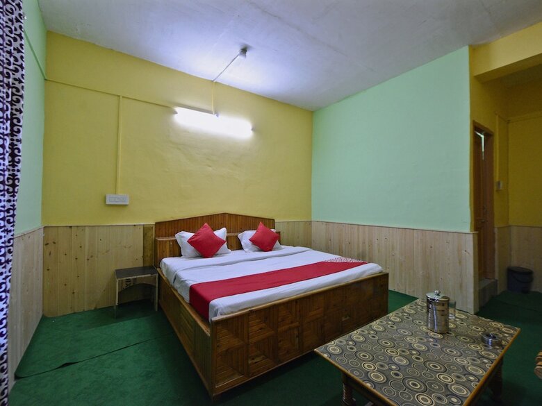 Oyo 27987 Hotel Veer