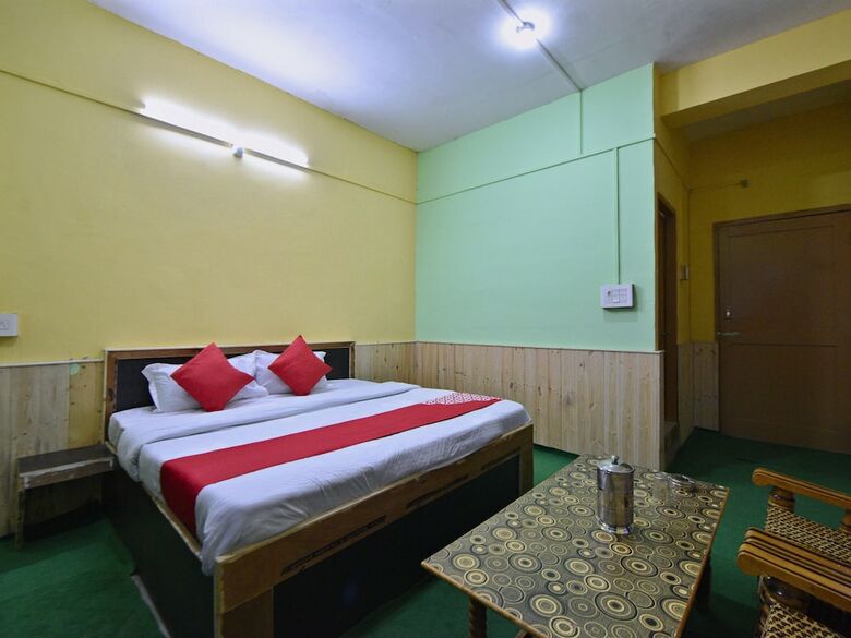 Oyo 27987 Hotel Veer