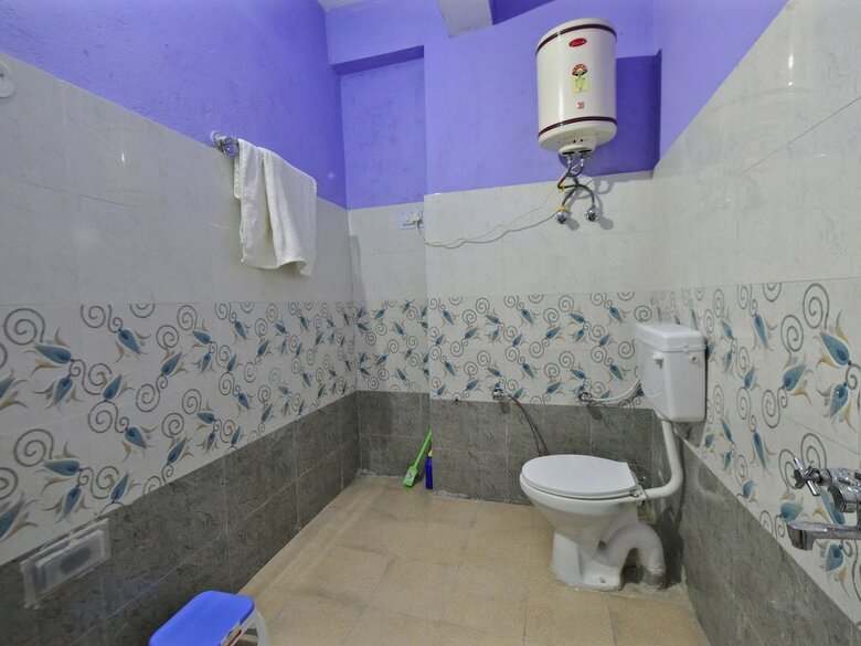 Oyo 27987 Hotel Veer