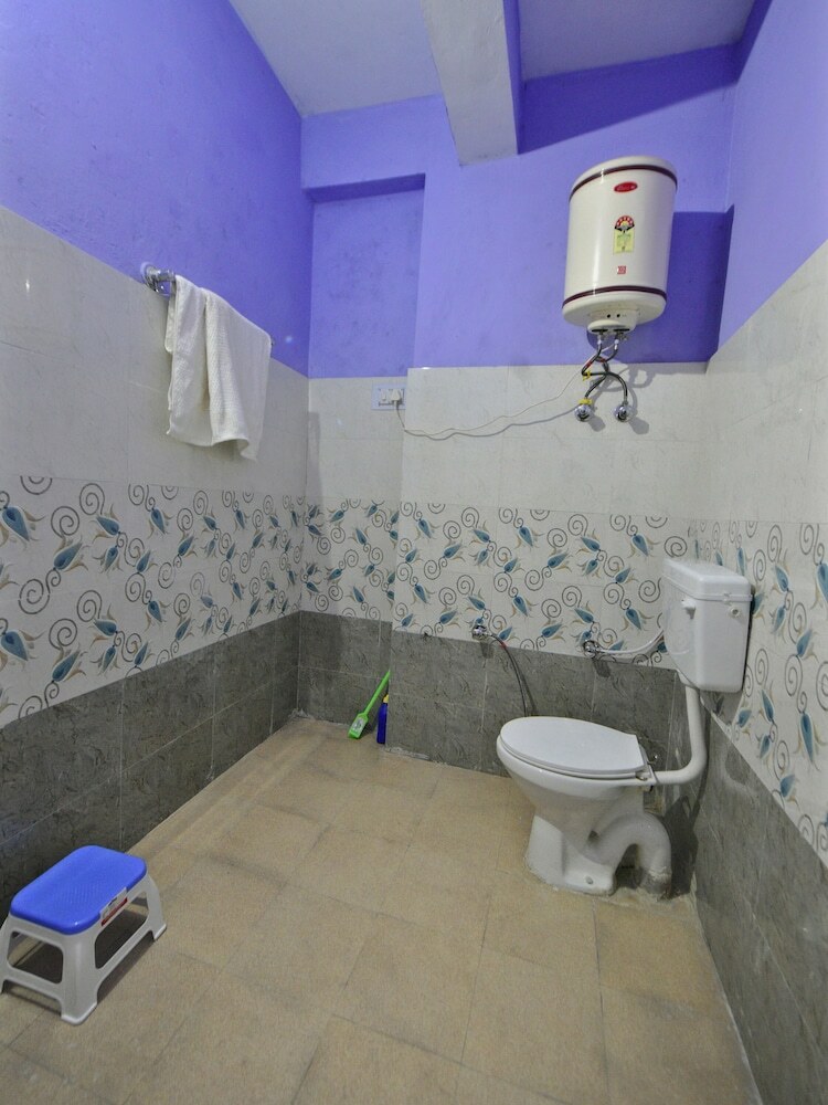 Oyo 27987 Hotel Veer