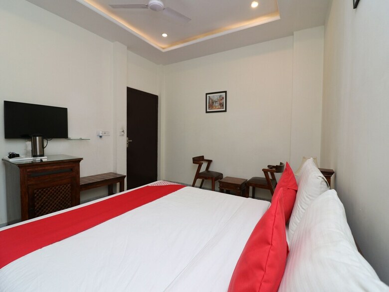 Oyo 27759 Hotel Rajputana