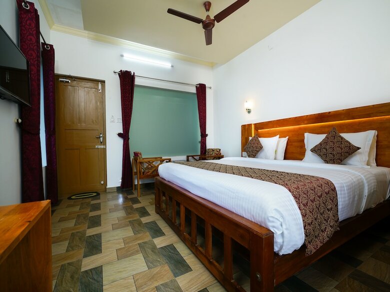 Hotel Oyo 14253 Lime Light Resort