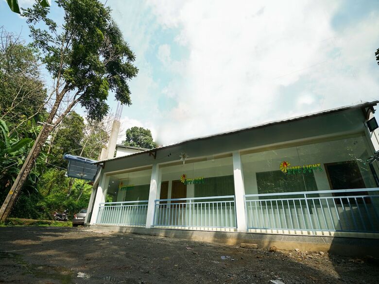 Hotel Oyo 14253 Lime Light Resort