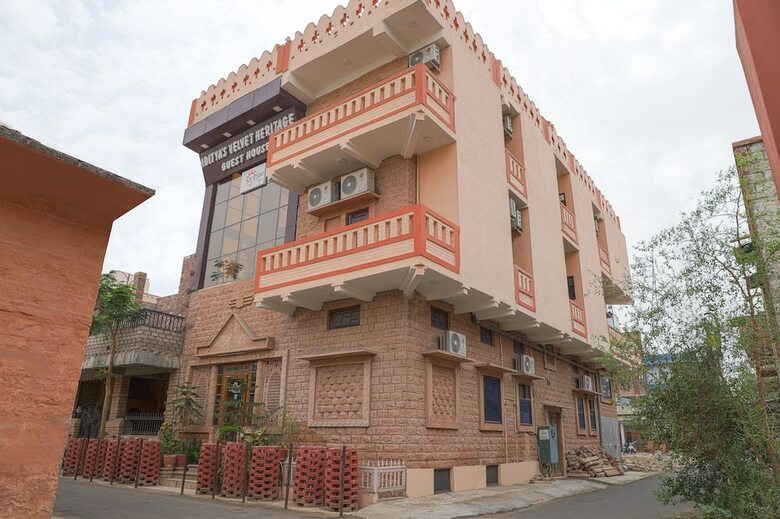 Hotel Oyo 14817 Aditya's Velvet Heritage