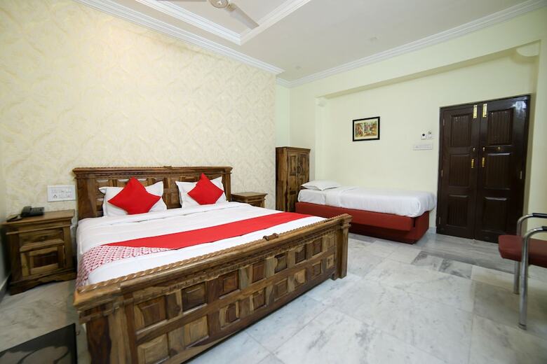 Hotel Oyo 14817 Aditya's Velvet Heritage