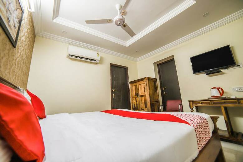 Hotel Oyo 14817 Aditya's Velvet Heritage
