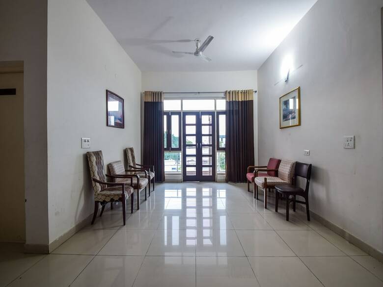 Oyo 23539 Hotel Sapphire