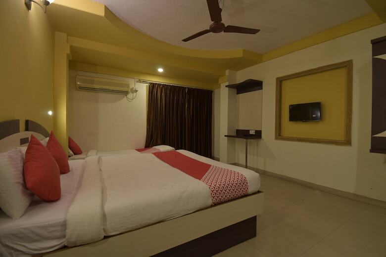 Oyo 23516 Hotel Laxmi
