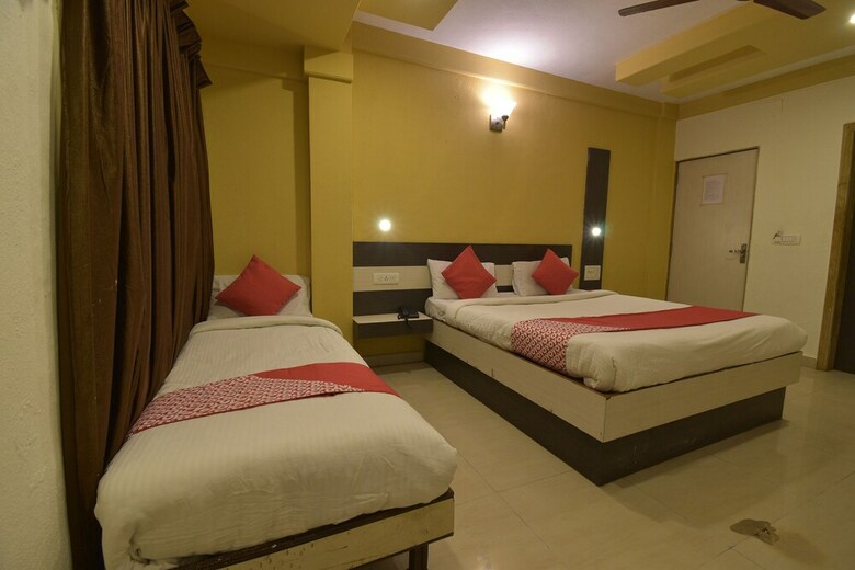 Oyo 23516 Hotel Laxmi