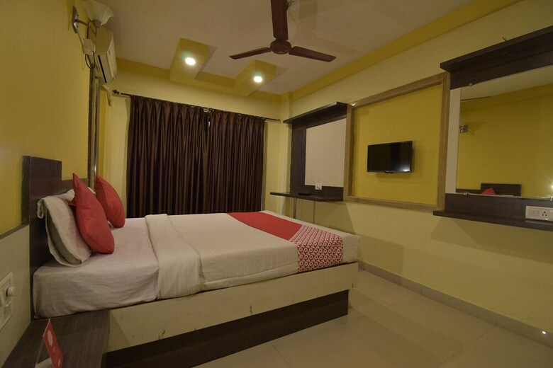Oyo 23516 Hotel Laxmi