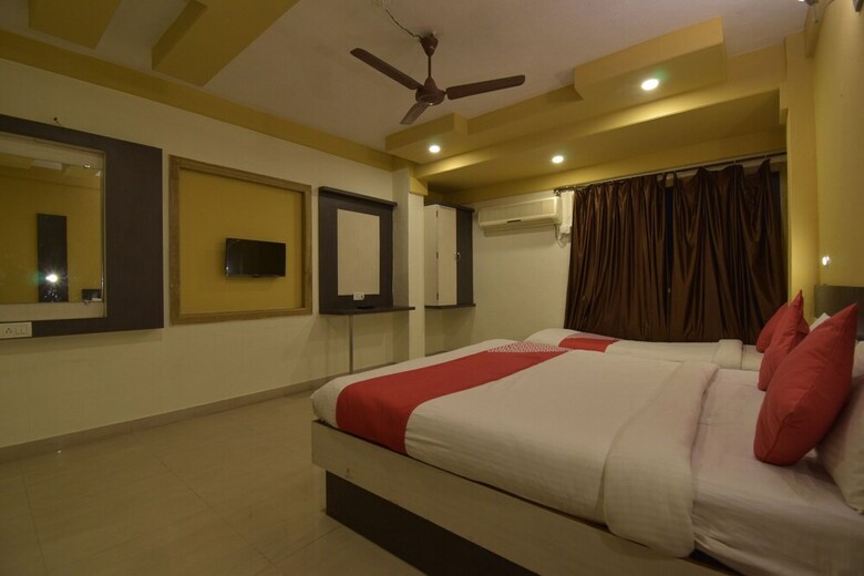 Oyo 23516 Hotel Laxmi
