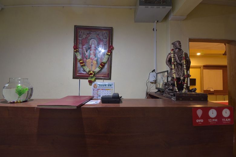 Oyo 23516 Hotel Laxmi