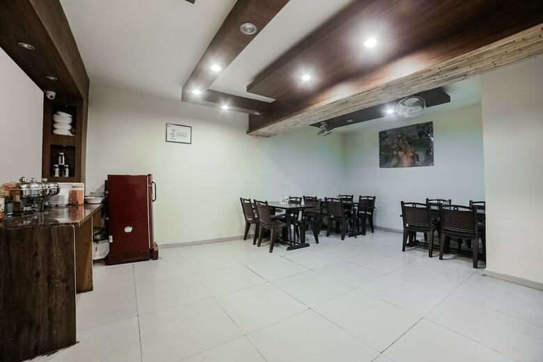 Oyo 28783 Hotel Vaishali