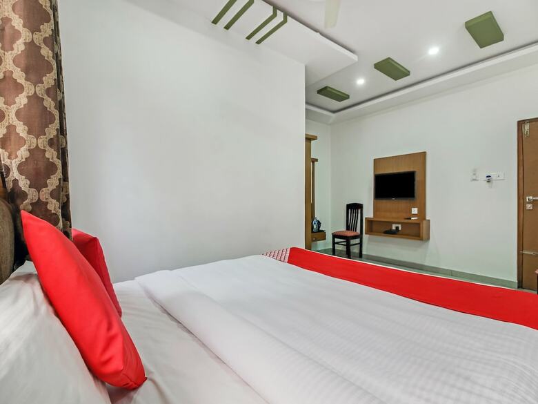 Hotel Oyo 28303 Yesh Comforts