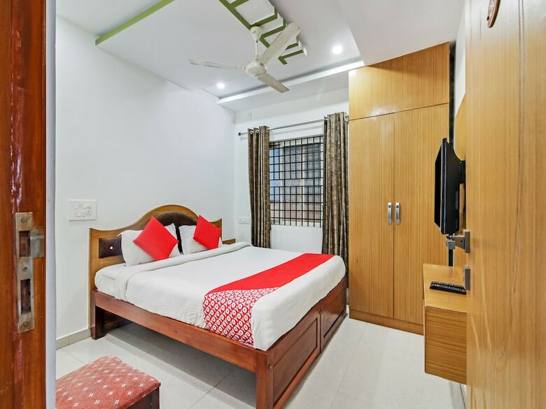 Hotel Oyo 28303 Yesh Comforts