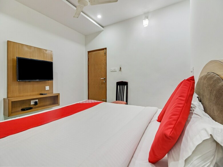 Hotel Oyo 28303 Yesh Comforts