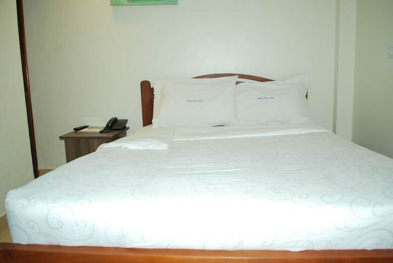 Neptune Plaza Hotel