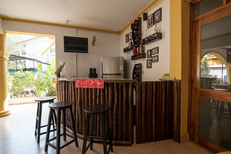 Hotel Oyo 27909 Coco Garden Bar & Restaurant