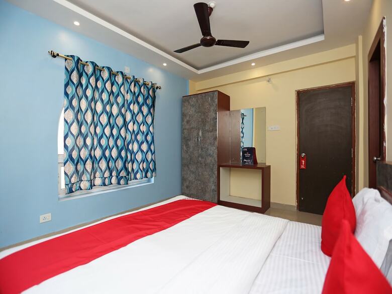 Hotel Oyo 26121 Red Stone Premium