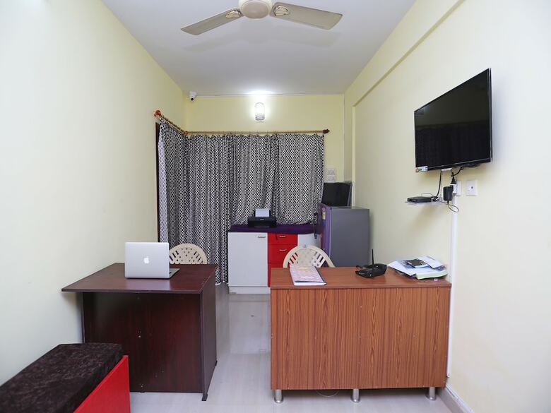 Hotel Oyo 26121 Red Stone Premium