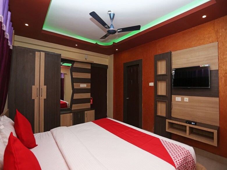 Hotel Oyo 26121 Red Stone Premium
