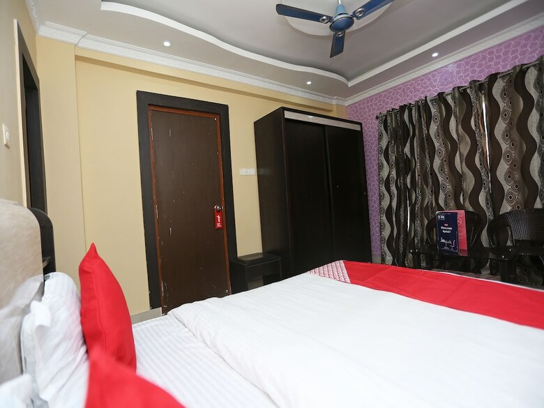 Hotel Oyo 26121 Red Stone Premium
