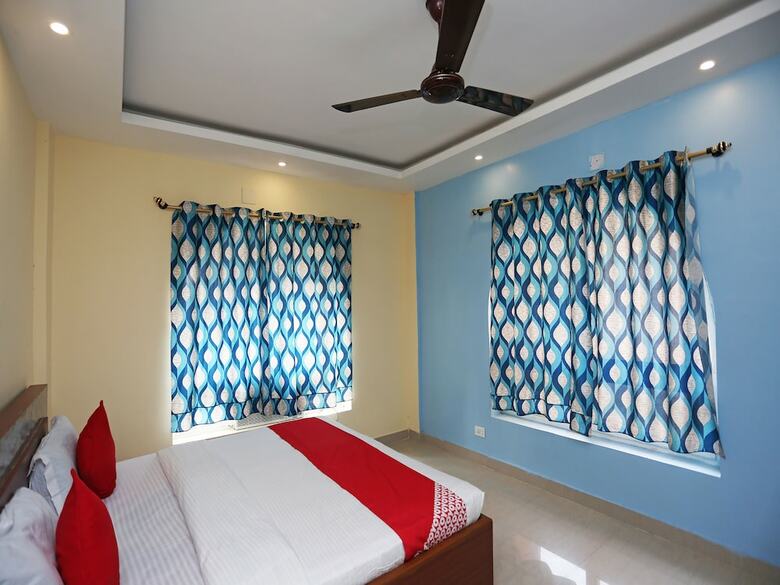 Hotel Oyo 26121 Red Stone Premium