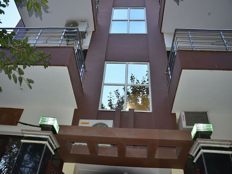 Hotel Oyo 23688 Corals Paradise