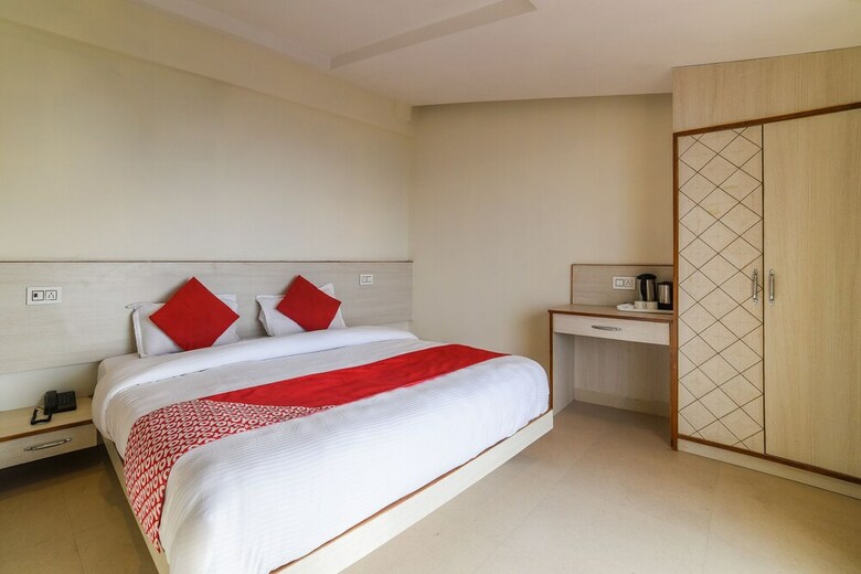 Hotel Oyo 24895 Mid Town