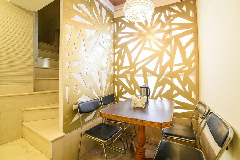 Hotel Oyo 24895 Mid Town