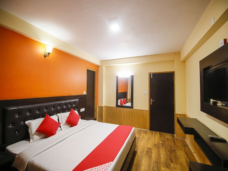 Oyo 27062 Hotel Green View