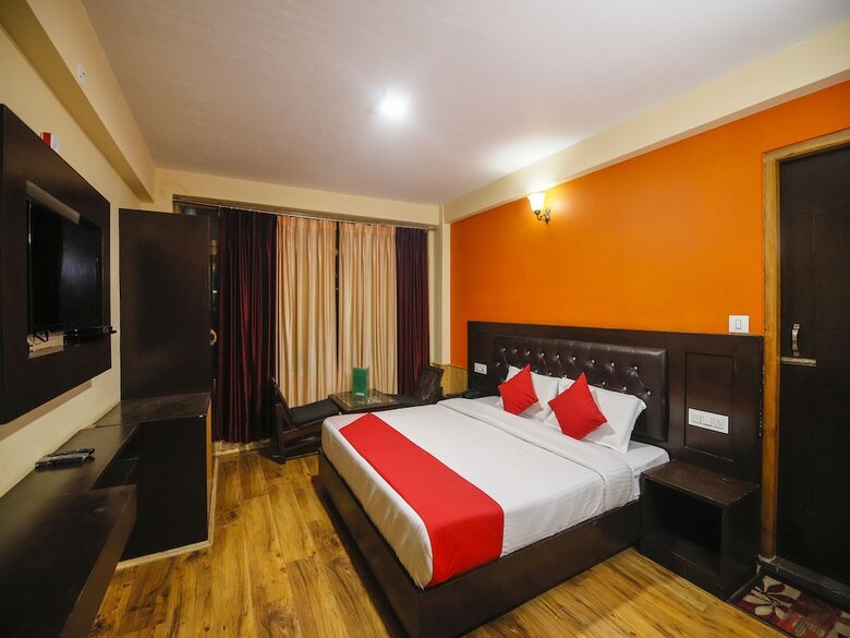 Oyo 27062 Hotel Green View
