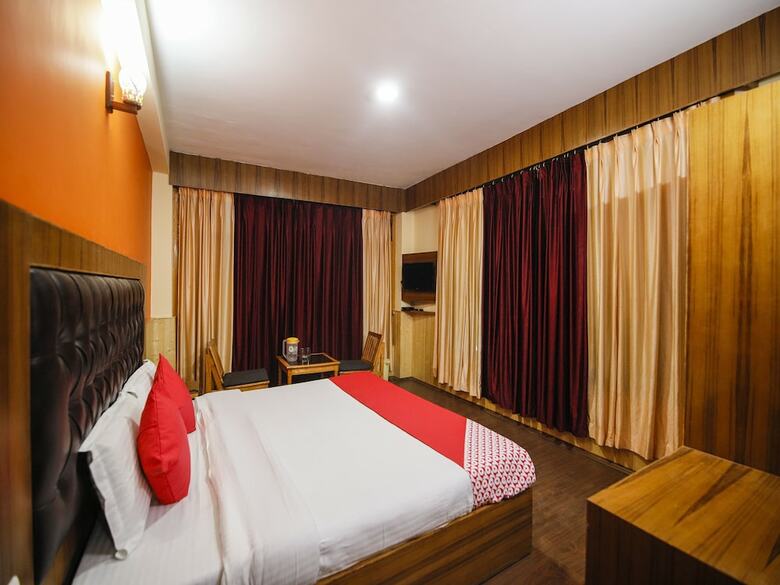 Oyo 27062 Hotel Green View