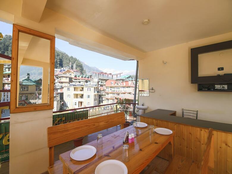 Oyo 27062 Hotel Green View