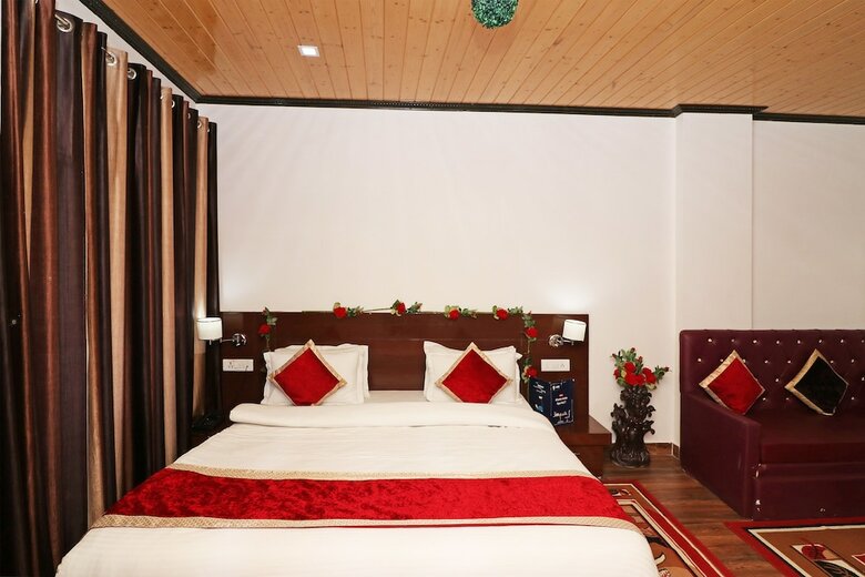 Hotel Oyo 14686 Seven Heavens